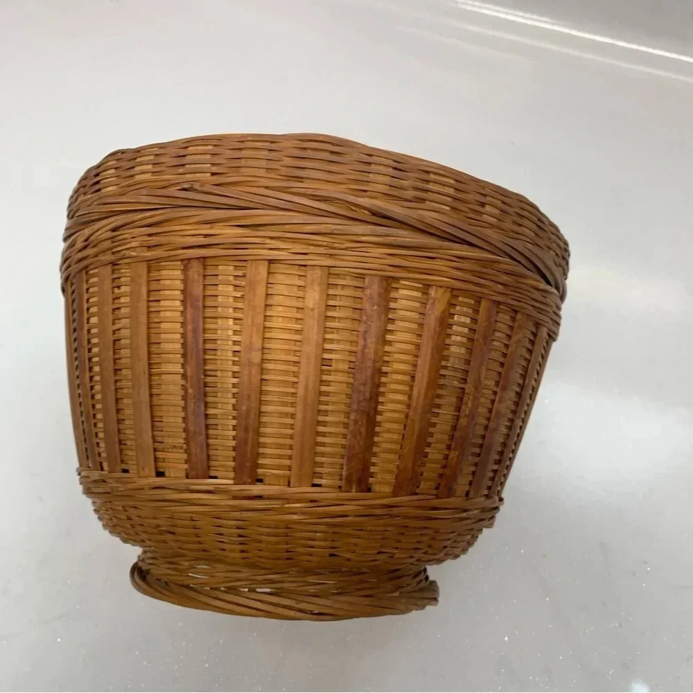 Wicker Woven Round Basket Lid Footed Trinket Sewing Boho Farmhouse Country Retro